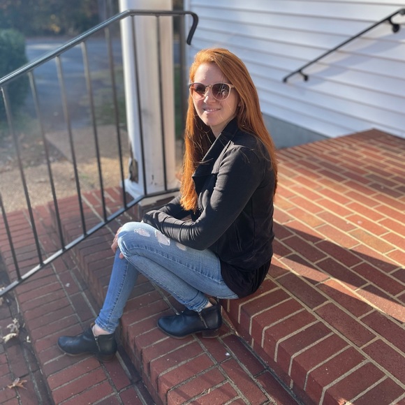 Meet your Posher, Elyse with Just For You Consignment - Picture 4 of 5